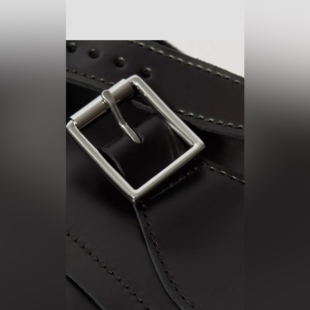 Dr. Martens 11 inch Leather Messenger Bag - Picture 3 of 15